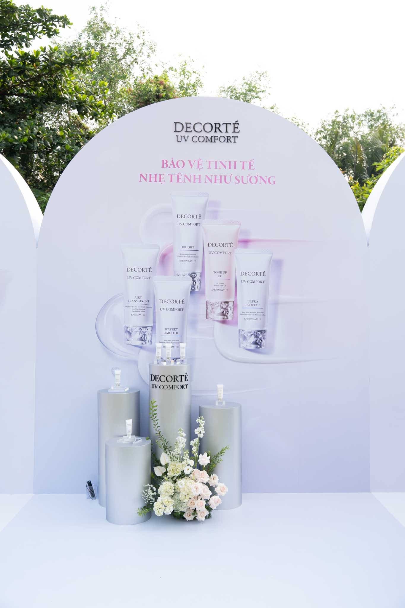 Grand celebration toast and stage moment with DECORTÉ executives and VIPs