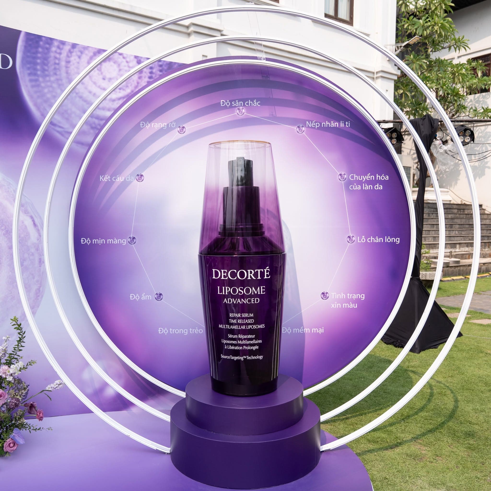 DECORTÉ Liposome Advanced hero product reveal staging with dynamic circular lighting