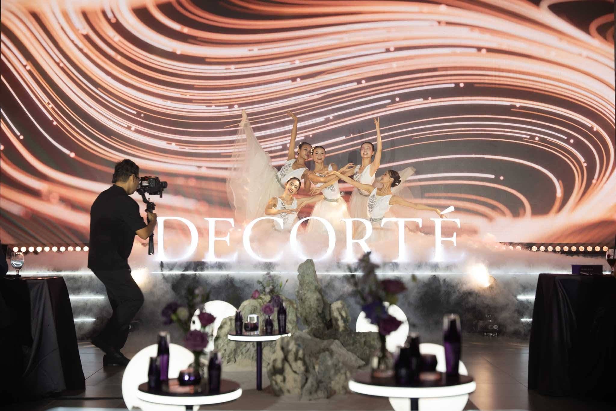 Commemorative moment and enduring memories at DECORTÉ Vietnam launch