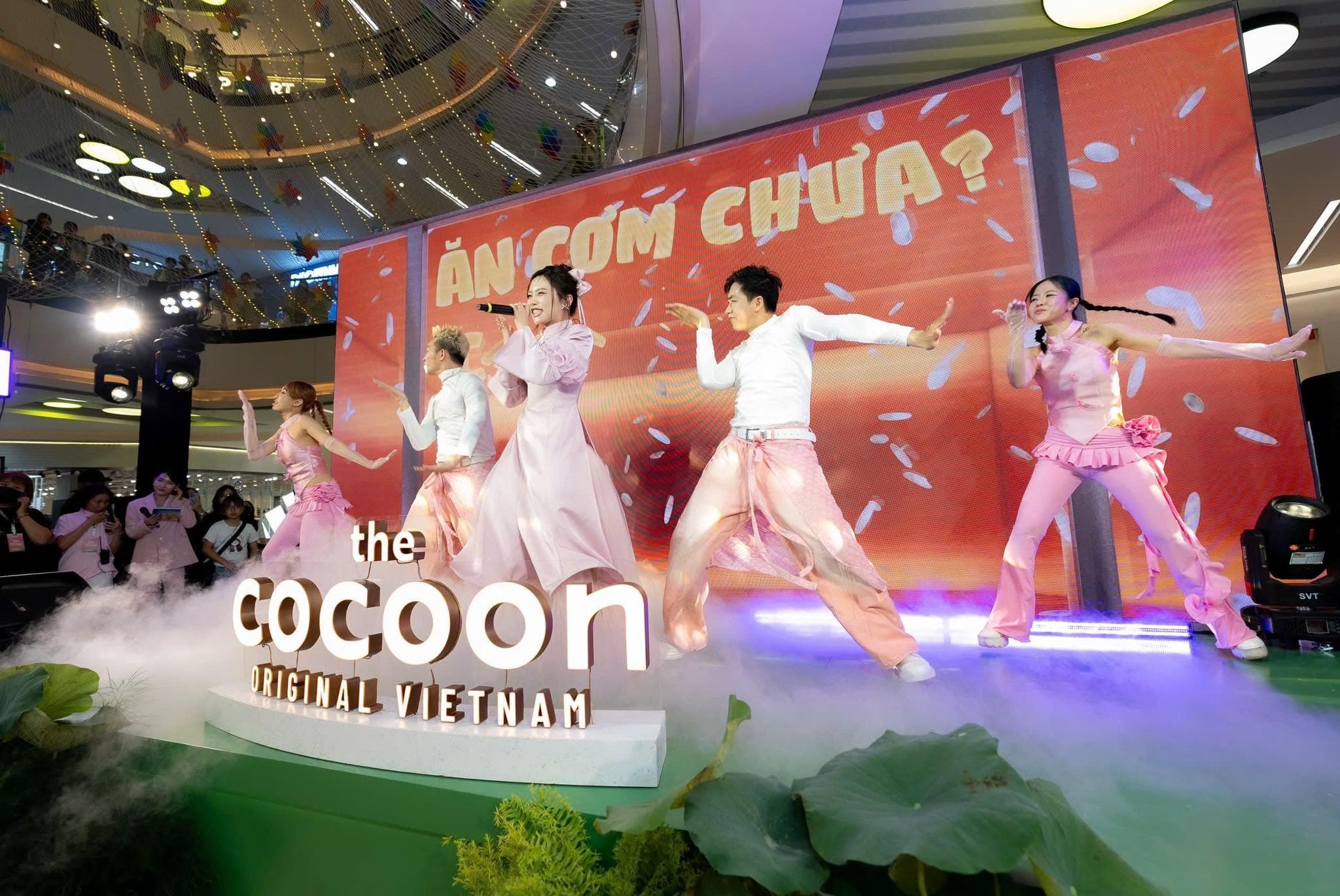 Crowds and celebrity fanclubs engaging in interactive games and photo opportunities