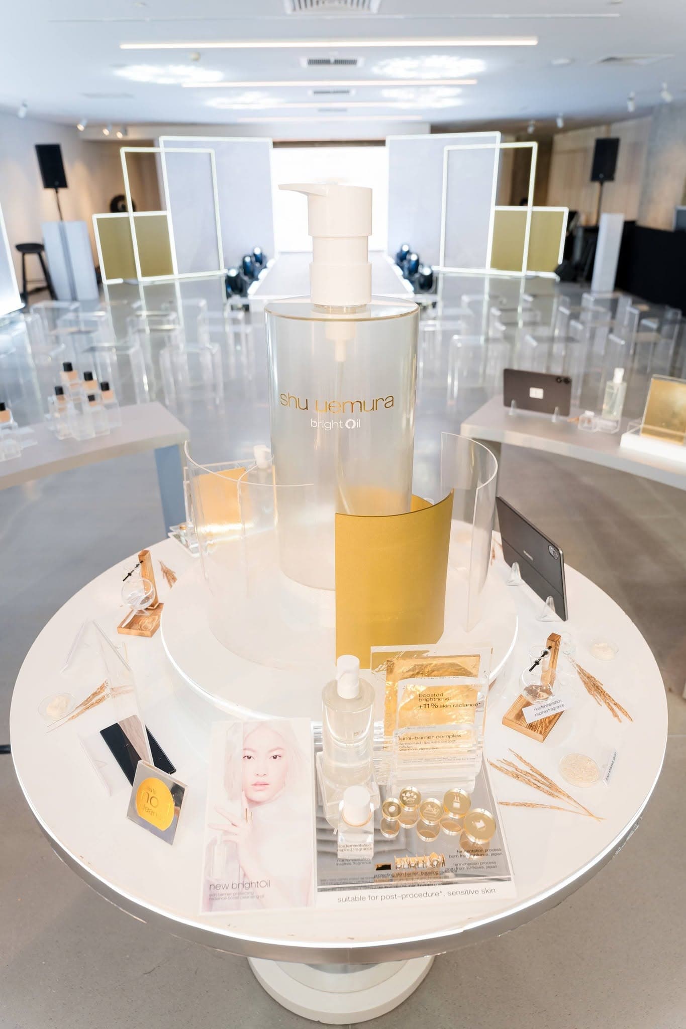 shu uemura brightOil main experiential gallery space