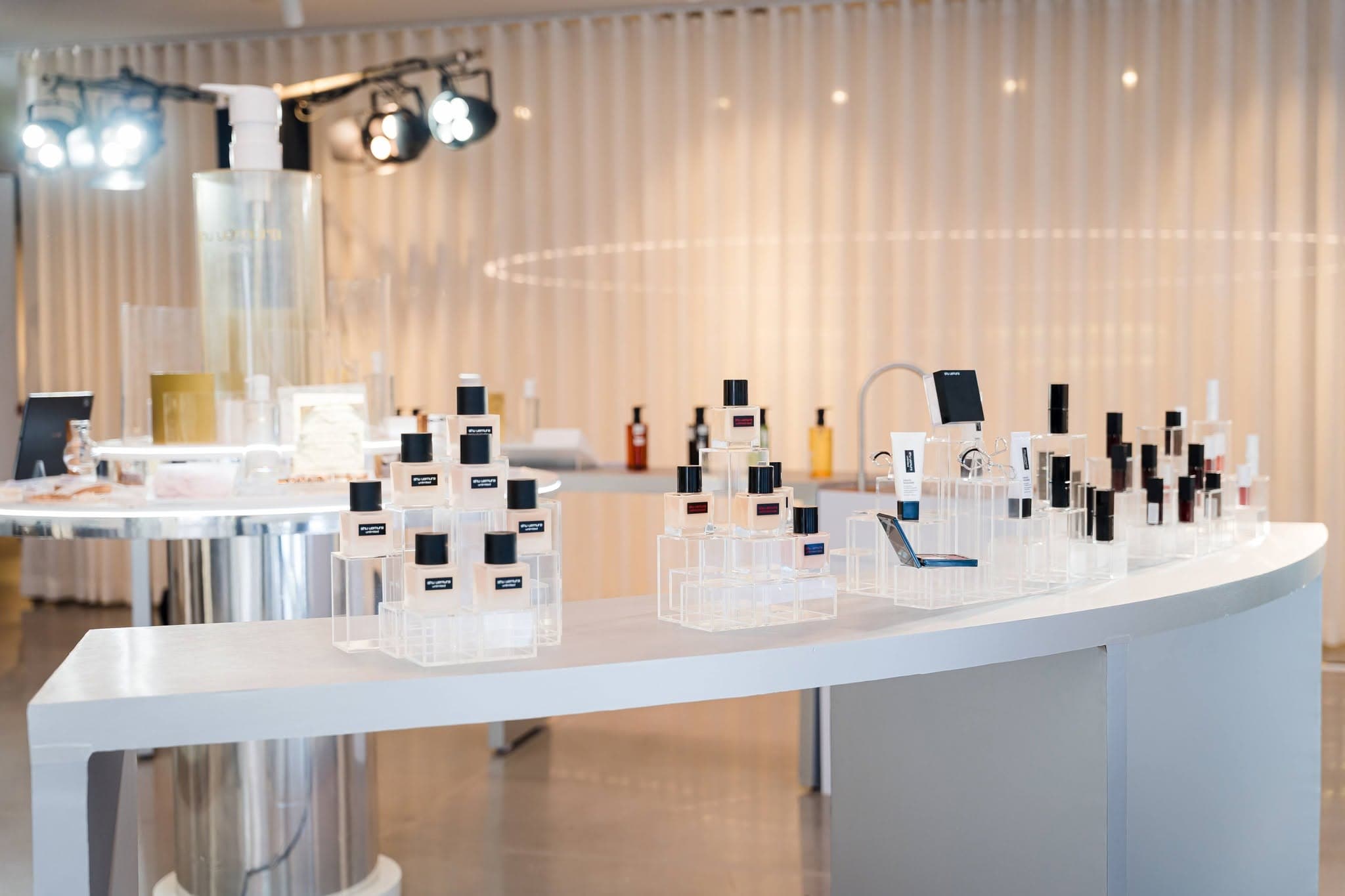 shu uemura closing moments and exquisite stagecraft atmosphere
